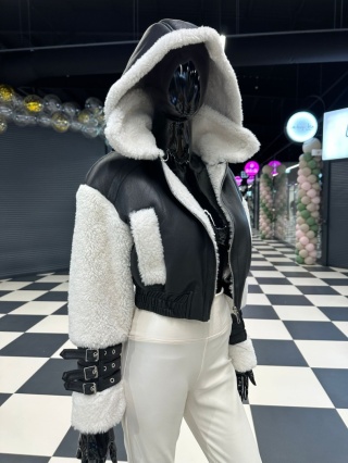 UNIKATOWA KURTKA KOŻUSZEK OBSZERNE FUTERKO