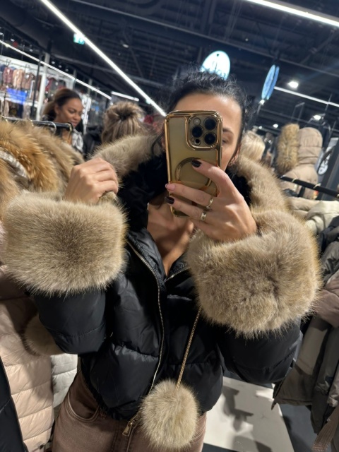 UNIKATOWA KURTKA POMPONY OBSZERNE FUTERKO