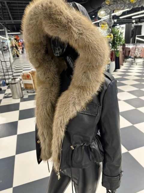 UNIKATOWA KURTKA Z KAPTUREM OBSZERNE FUTERKO