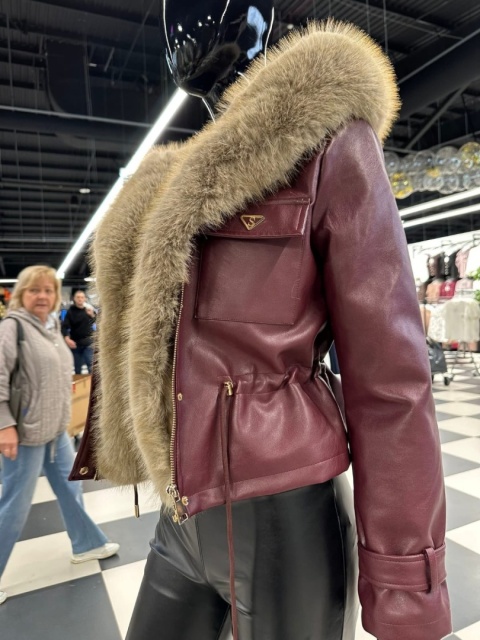 UNIKATOWA KURTKA Z KAPTUREM OBSZERNE FUTERKO