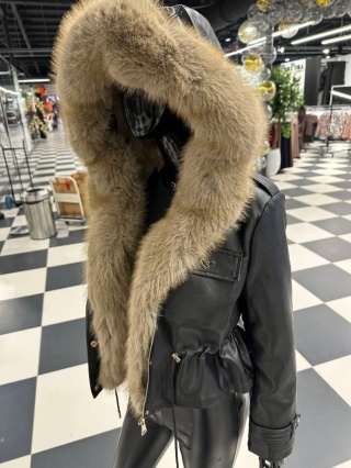 UNIKATOWA KURTKA Z KAPTUREM OBSZERNE FUTERKO