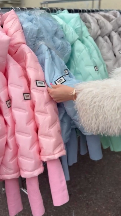 Unikatowa kurtka pikowana ze ściągaczem min