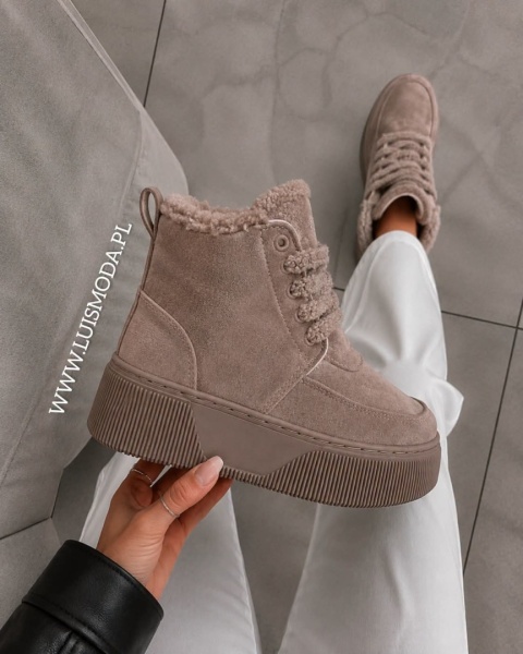 Unikatowe buty futerko